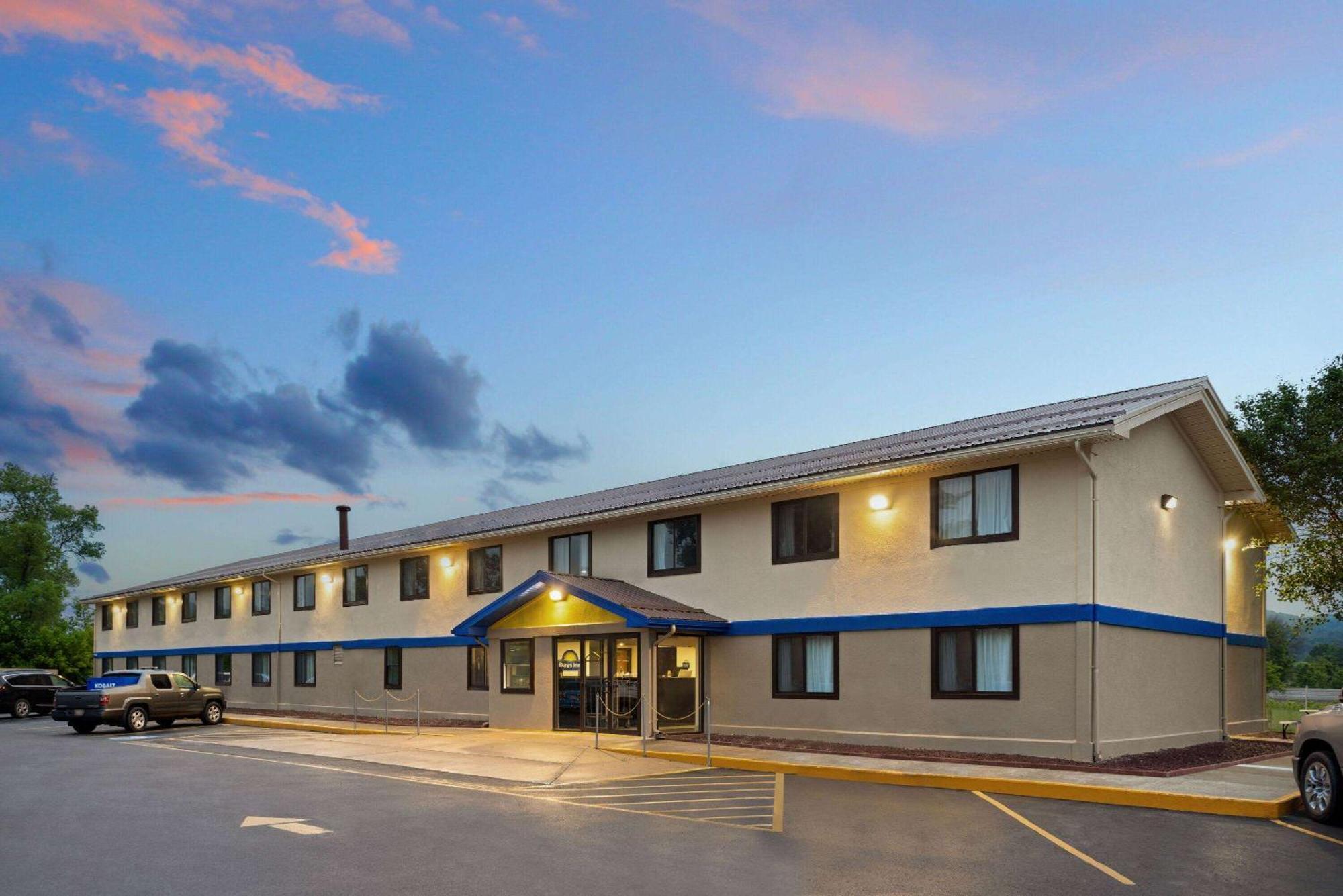 Days Inn By Wyndham Hornell Ny Eksteriør billede